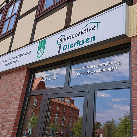 Modern Art Design - Außenwerbung/Leuchtreklame/Werbebanner